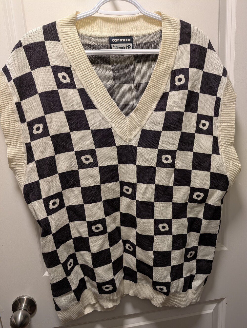 Carmico Checkerboard V‑Neck Sweater Vest in Cream & Black